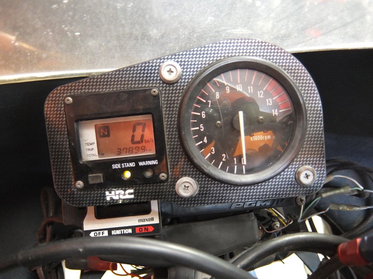 走行距離はメーター表示で37899㎞となっております！